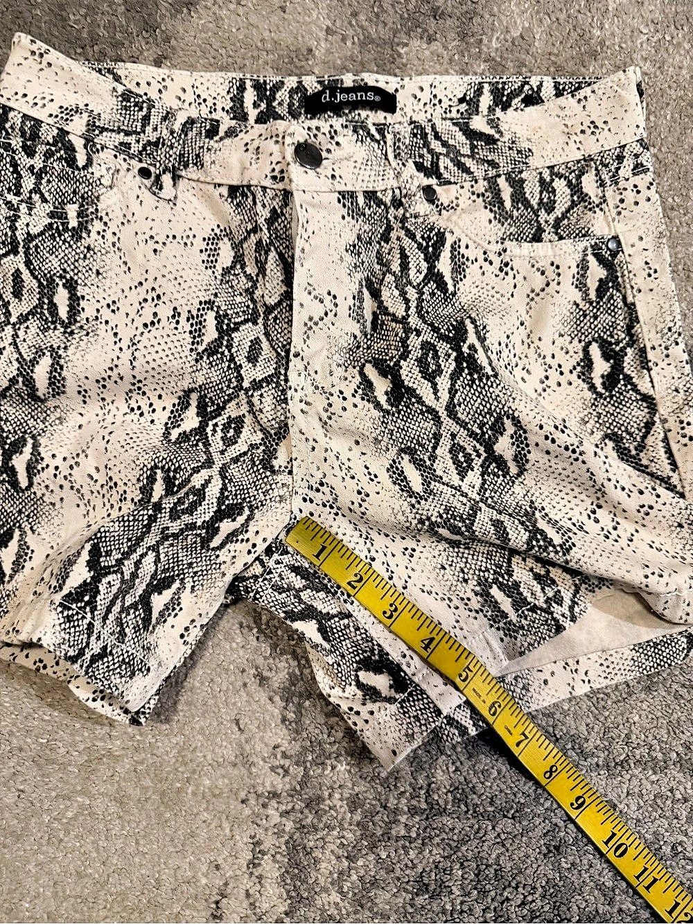 D.Jeans Animal Print  Shorts in White & Black - Picture 4 of 6